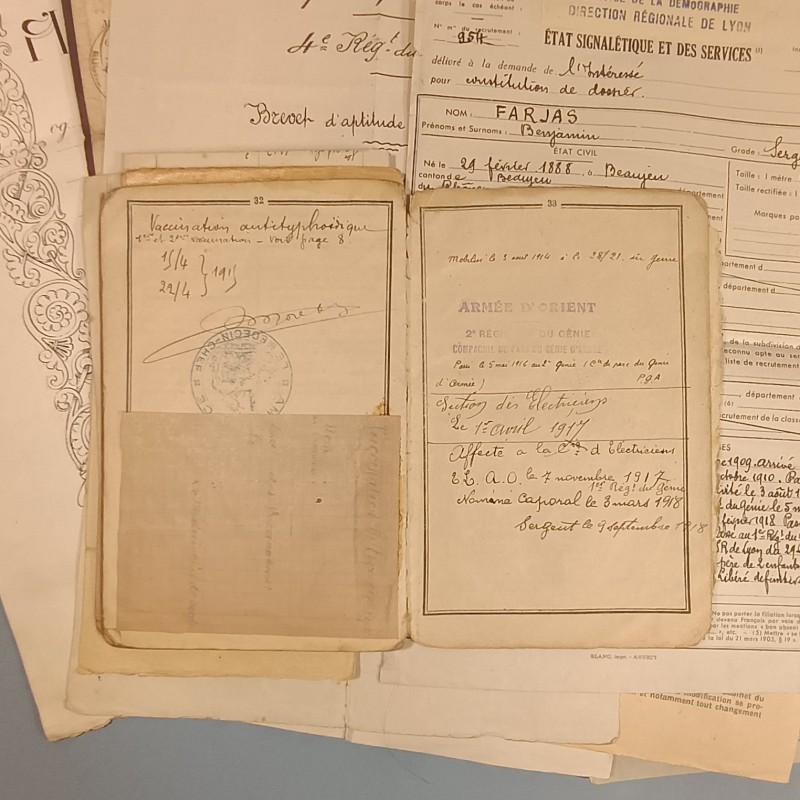 SOUVENIR D'UN CAPORAL DU GENIE ENTRE 1909 ET 1937 LIVRET PAPIER DIPLOMES PHOTOS CERTIFICATS ET PERIODE 1914 1918